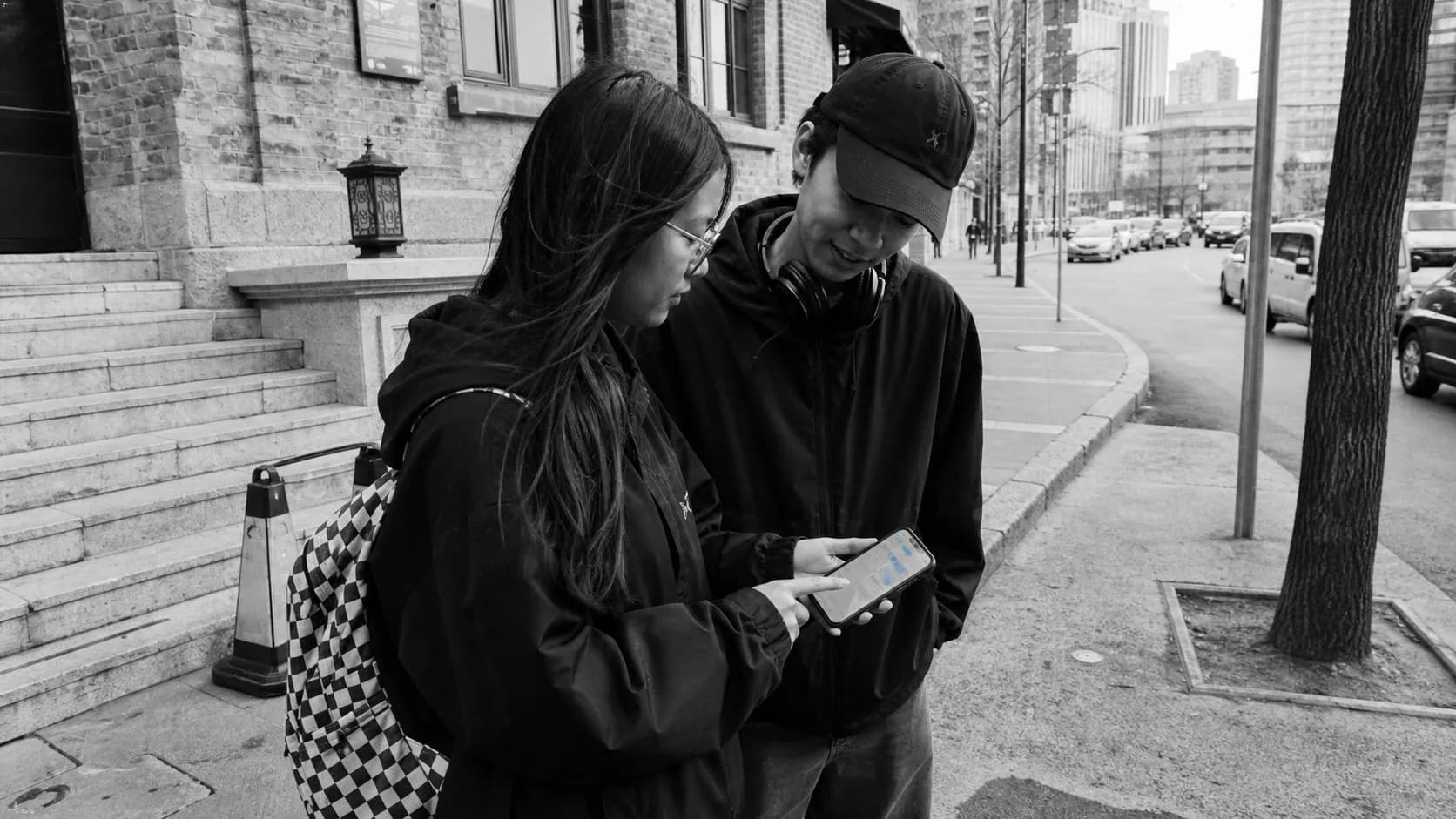 A real city moment showing Karpo helping someone act after using Docus