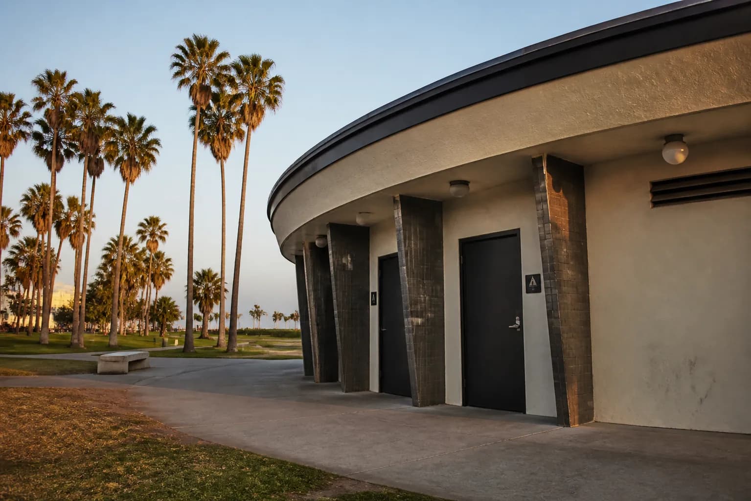 Editorial city scene for restrooms near me in LA