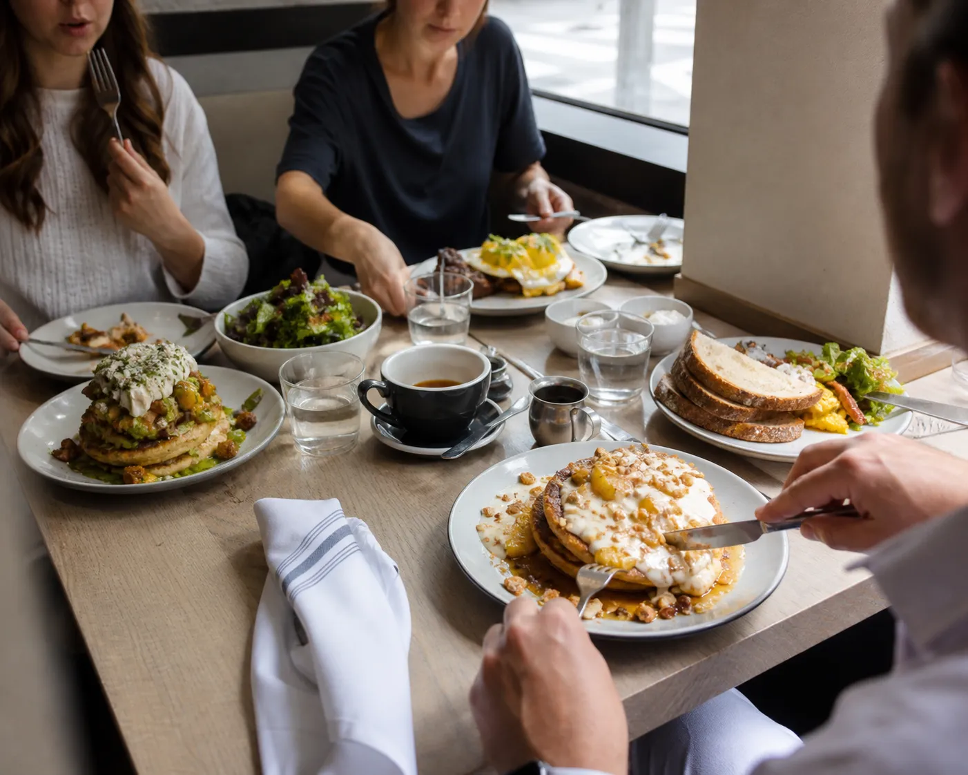 Editorial city scene for best brunch in NYC