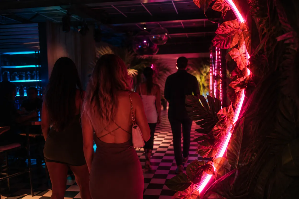 Miami experience scene for Miami's Hottest Nightlife: Where to Hear Drake Hits Tonight