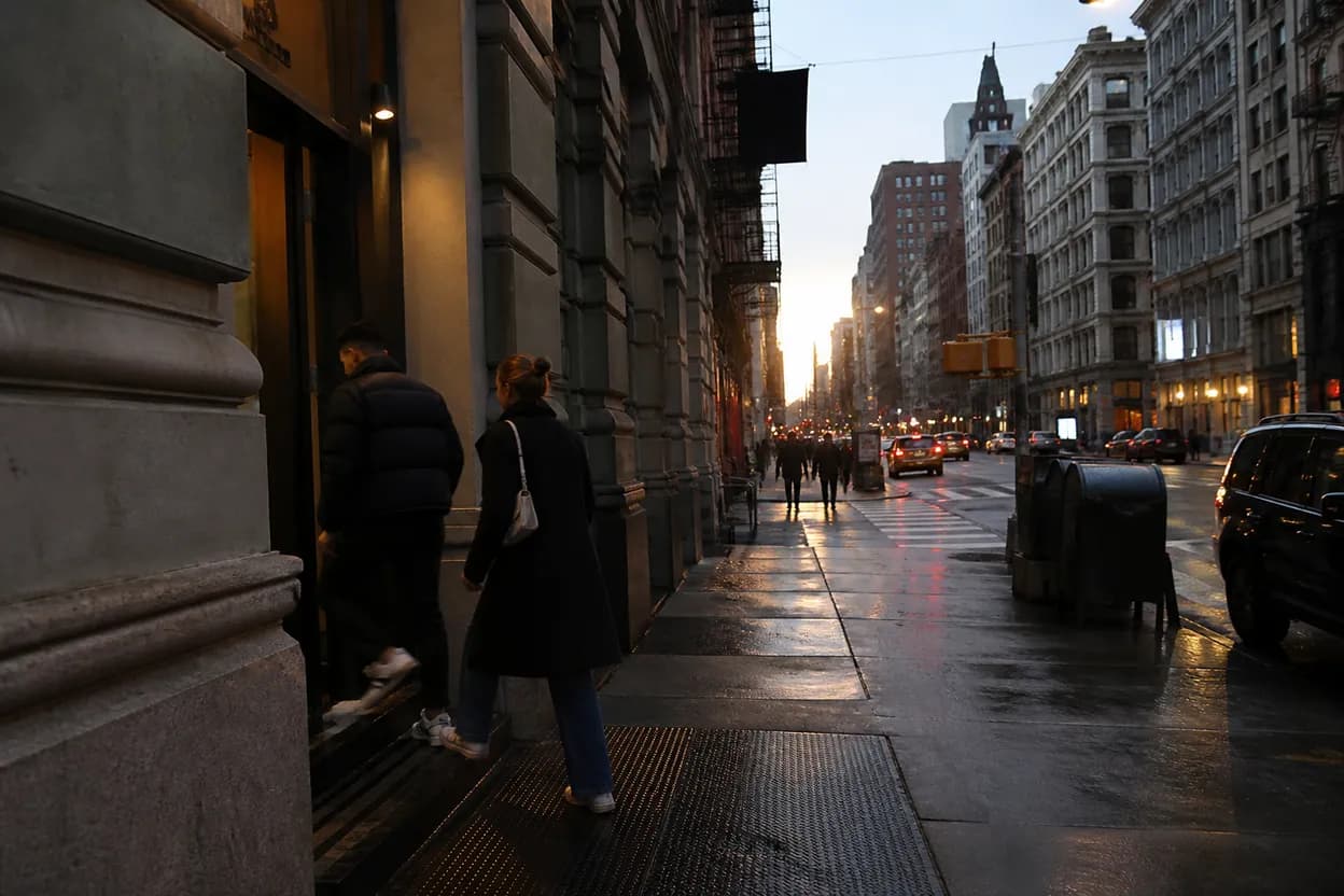 Practical city scene for samara weaving: Where NYC Groups Can Eat Smoothly