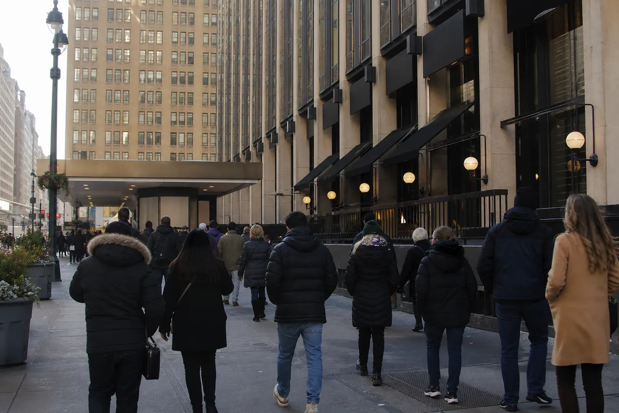 New York City experience scene for adam vinatieri Fans Map NYC's Field Goal Bar Crawl