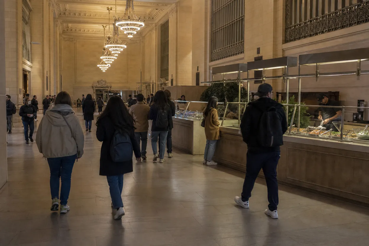 New York City experience scene for Pick salad and go Alternatives for Midtown NYC Lunch