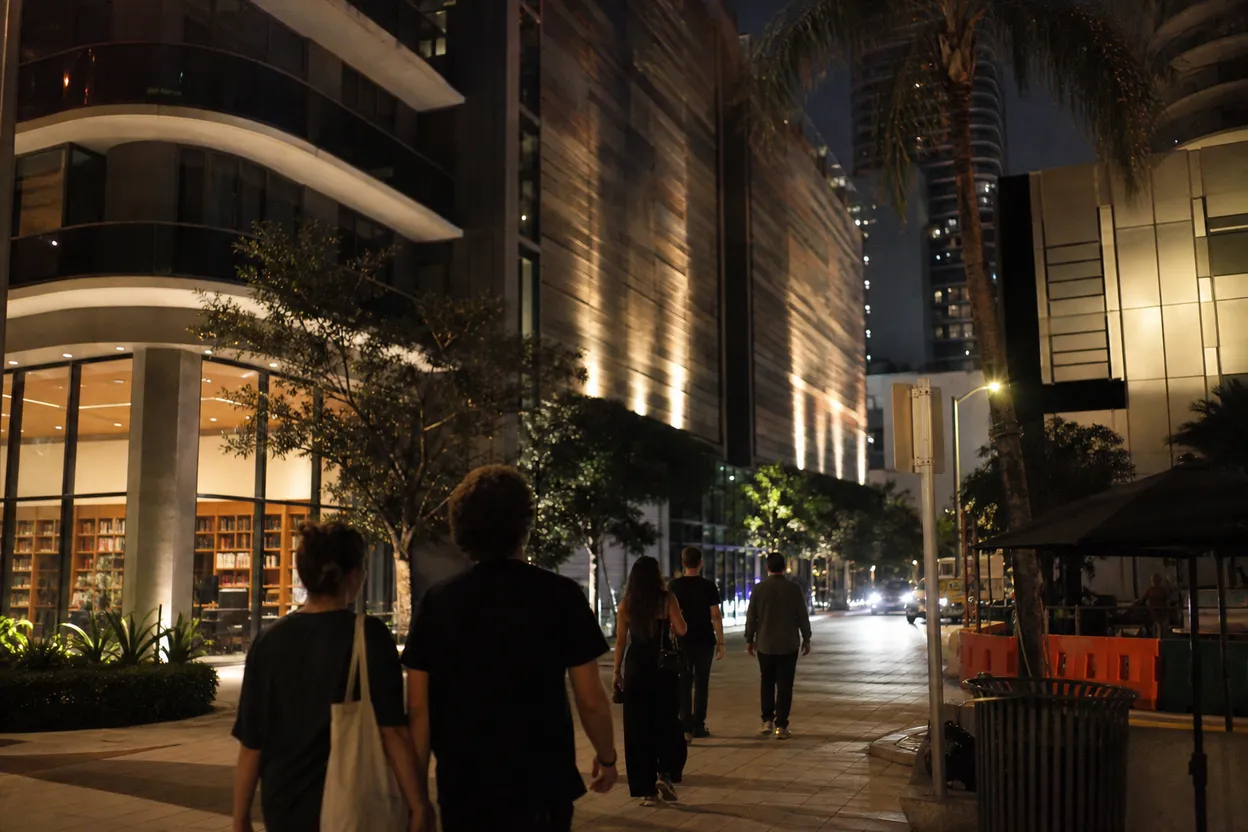 Miami experience scene for denis villeneuve blade runner sequel: Miami Sci-Fi Cinema Workshop Guide