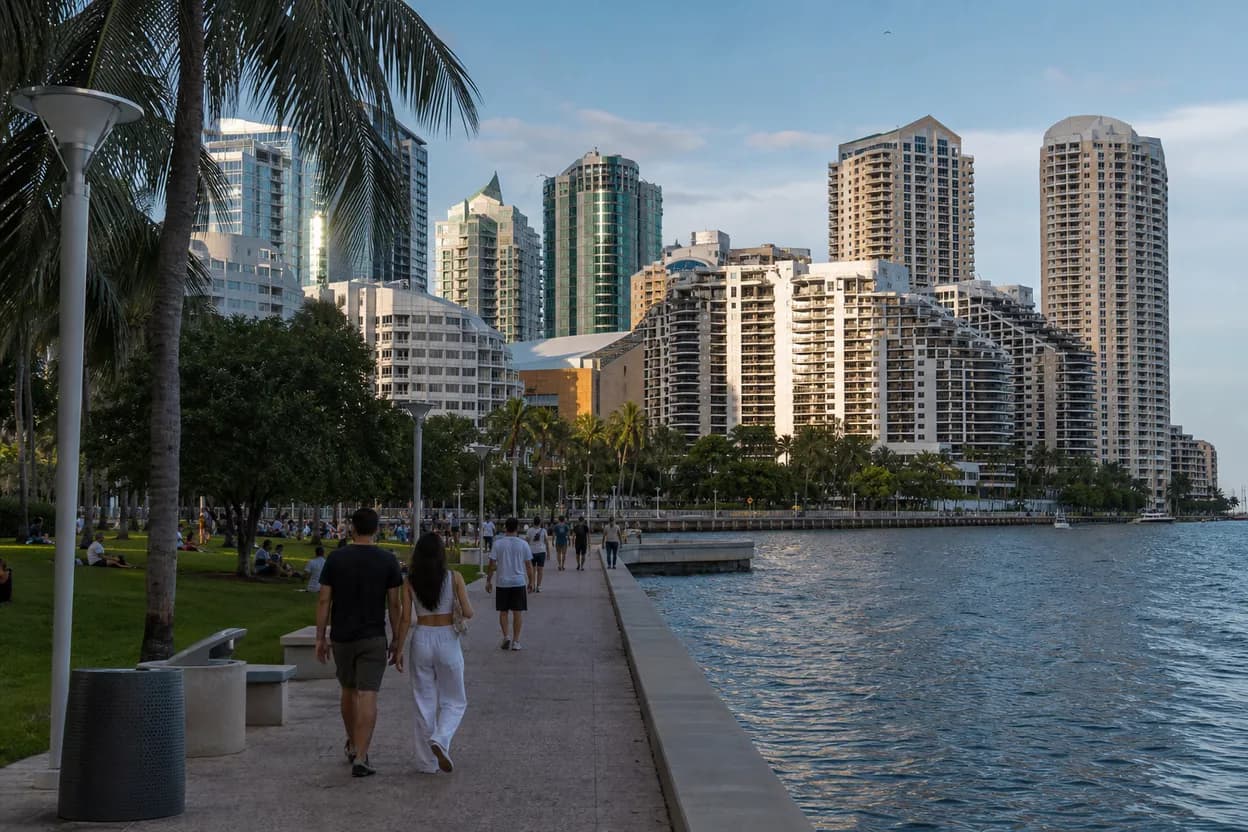 Cover scene for Free Miami Bayfront Walks Guided by 2026-27 winter weather predictions