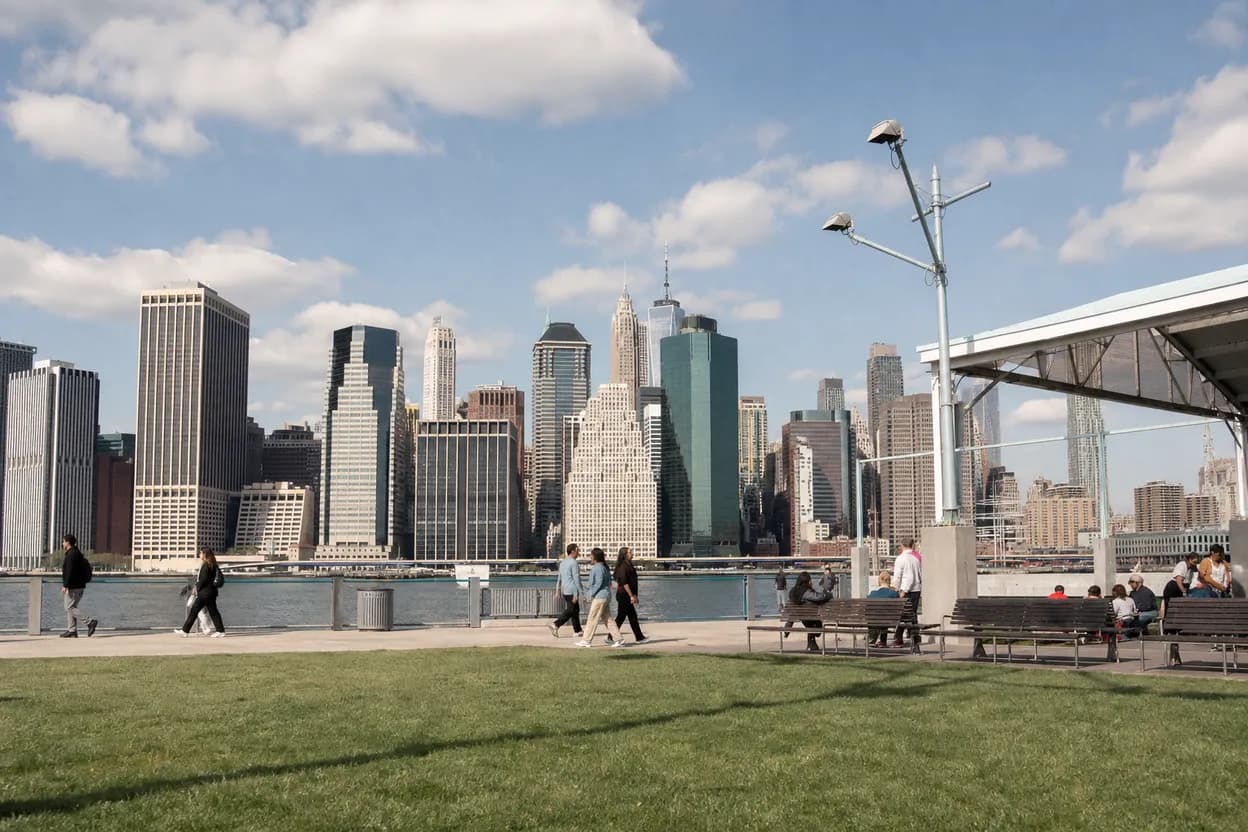 Cover scene for NYC free watch route for sparks vs sky