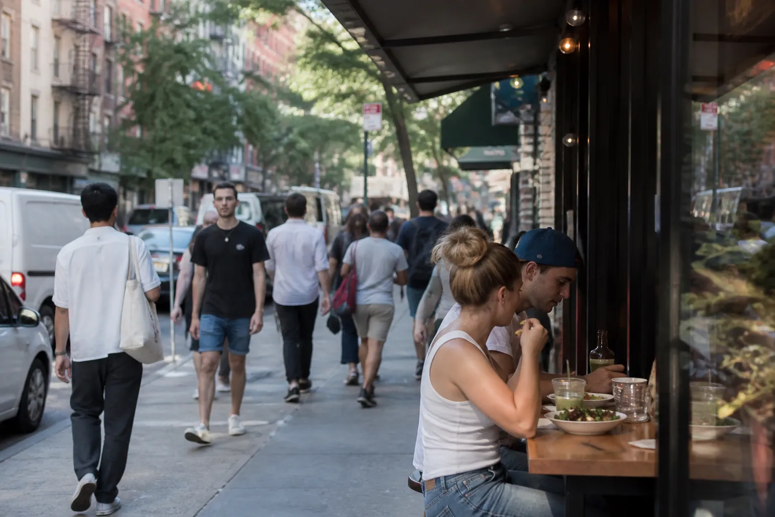 Local scene for salad and go Coffee Break Near NYC Salad Counters in NYC