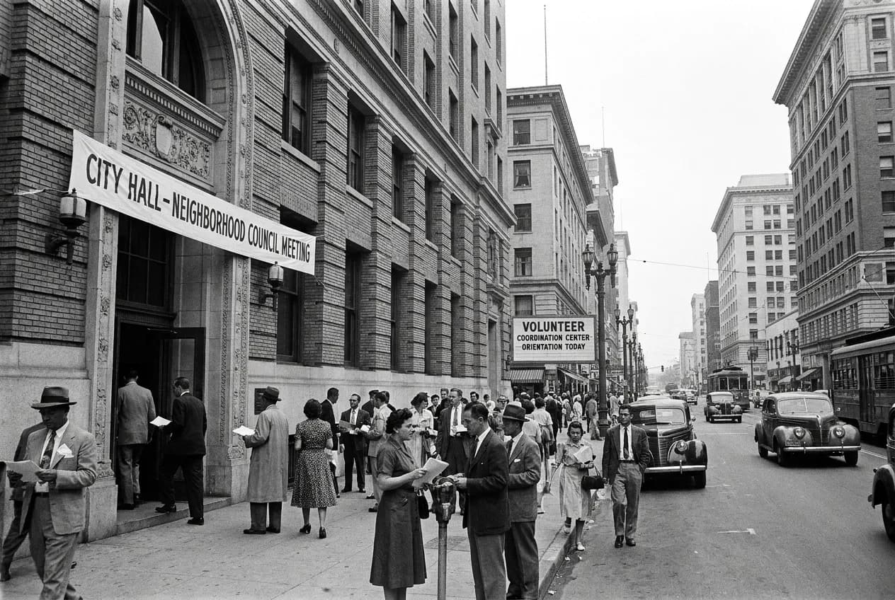 Local scene for cindy holscher: LA Neighborhoods With Town Hall History and Volunteer in Los Angeles