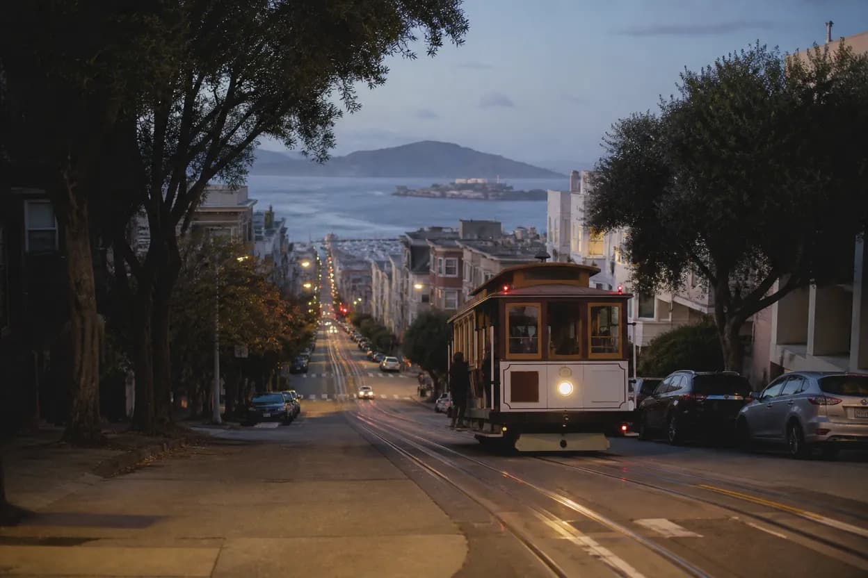 Realistic city scene for twins vs royals: A Two-Stop San Francisco Nightlife Route