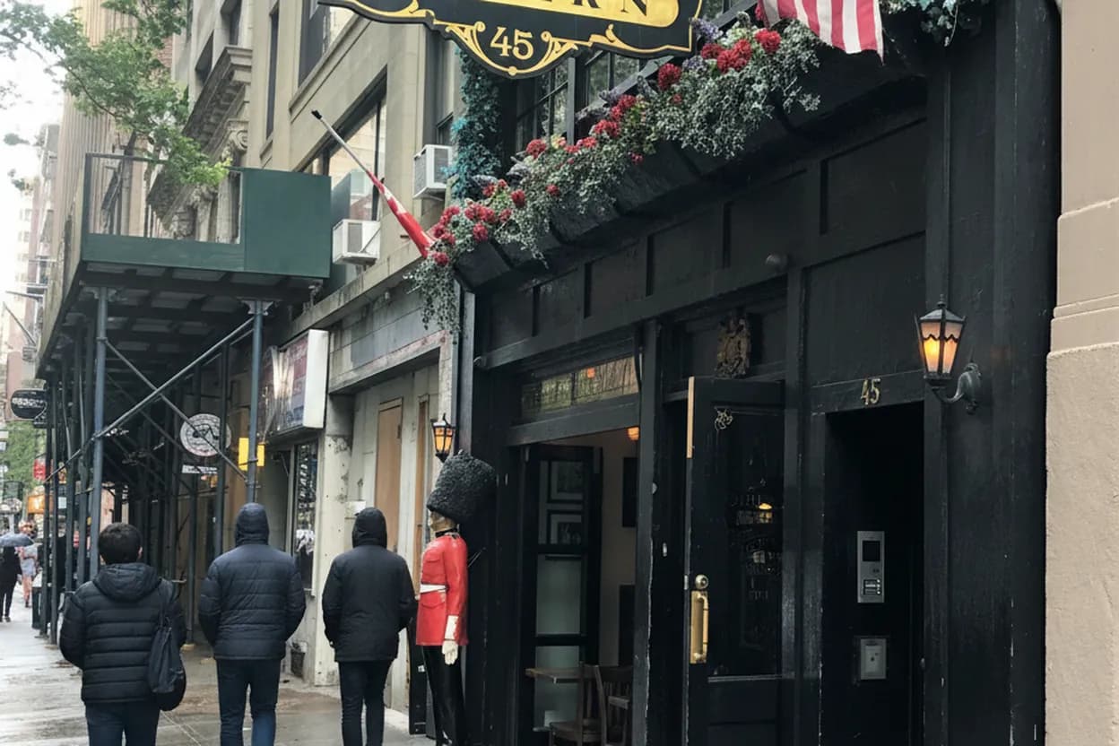 Cover scene for Where to Watch Anthony Joshua Fights in NYC: Best Boxing Bars