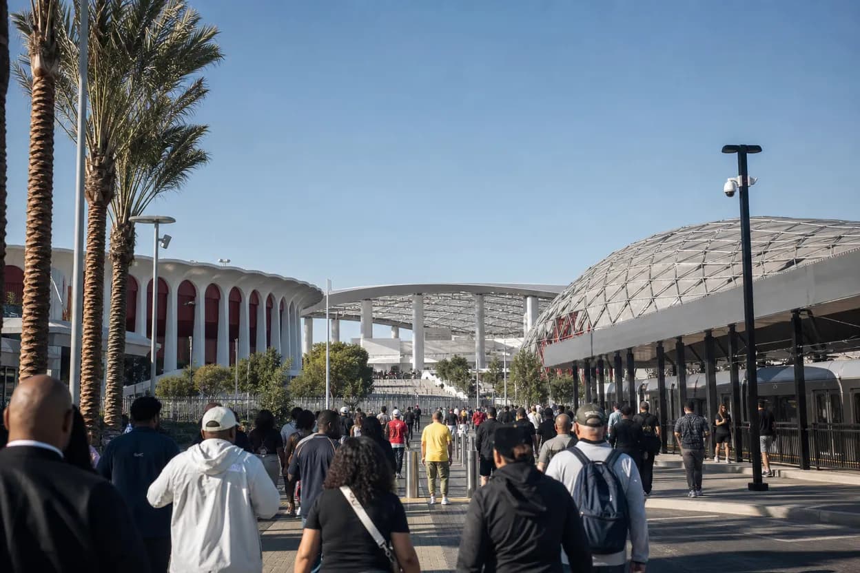 Editorial detail for larry fitzgerald in Los Angeles: a no-car SoFi game-day route