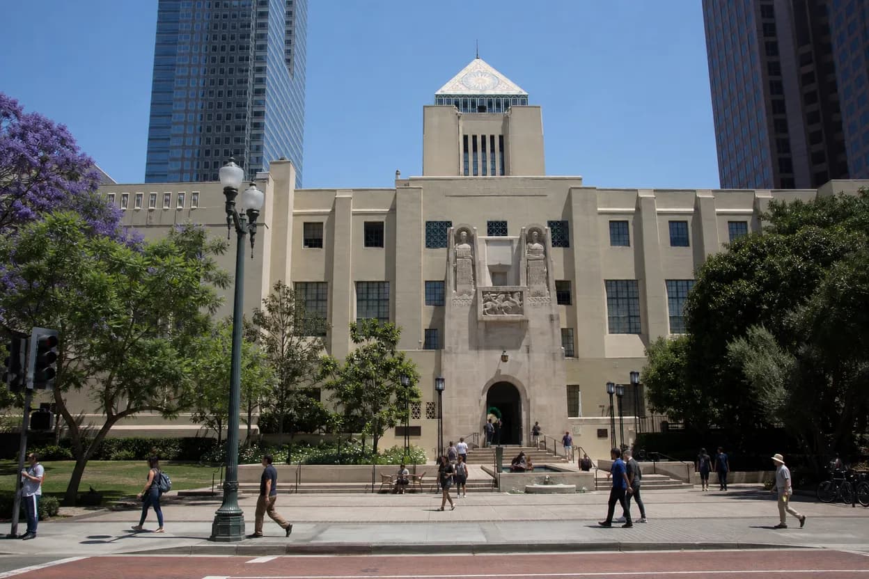 Cover scene for Verify gann fire updates at Los Angeles library and cafe