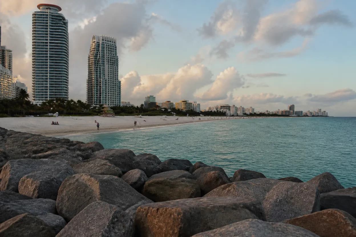 Realistic city scene for grown ups 3: How to Navigate Miami Without Guessing