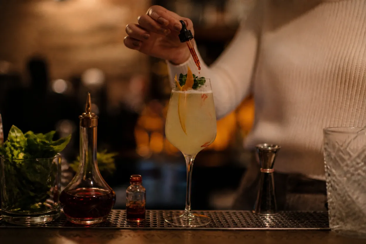 Editorial detail for Porter Flight Cancelled Due to Child: NYC Bars & Nights Out for Travelers