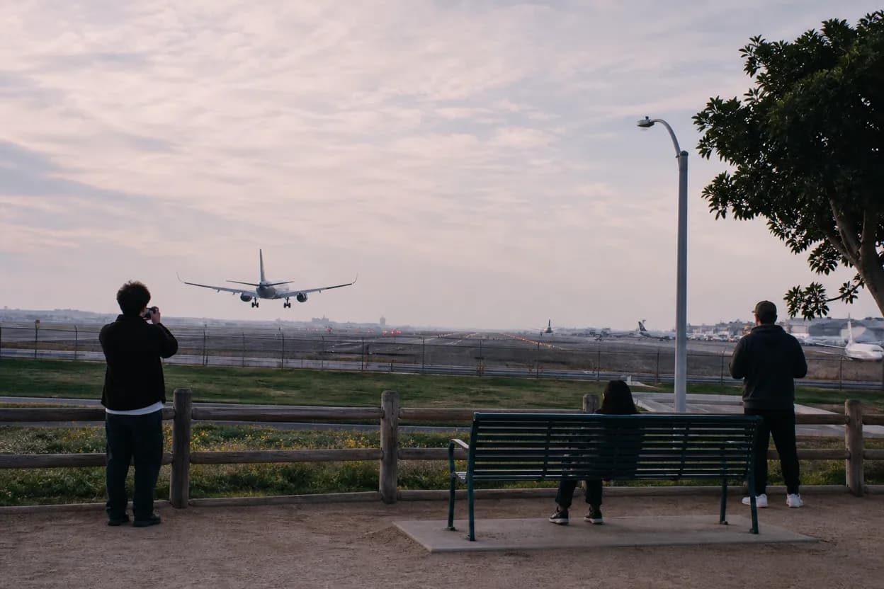 Los Angeles experience scene for msp airport Delays: Free LAX Plane-Spotting Stops in LA