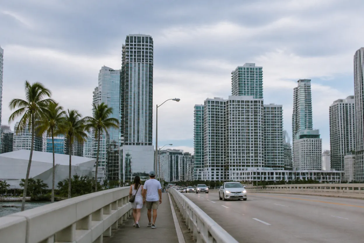 Practical city scene for samara weaving: Miami Independent Cinema and Costume Culture Stops