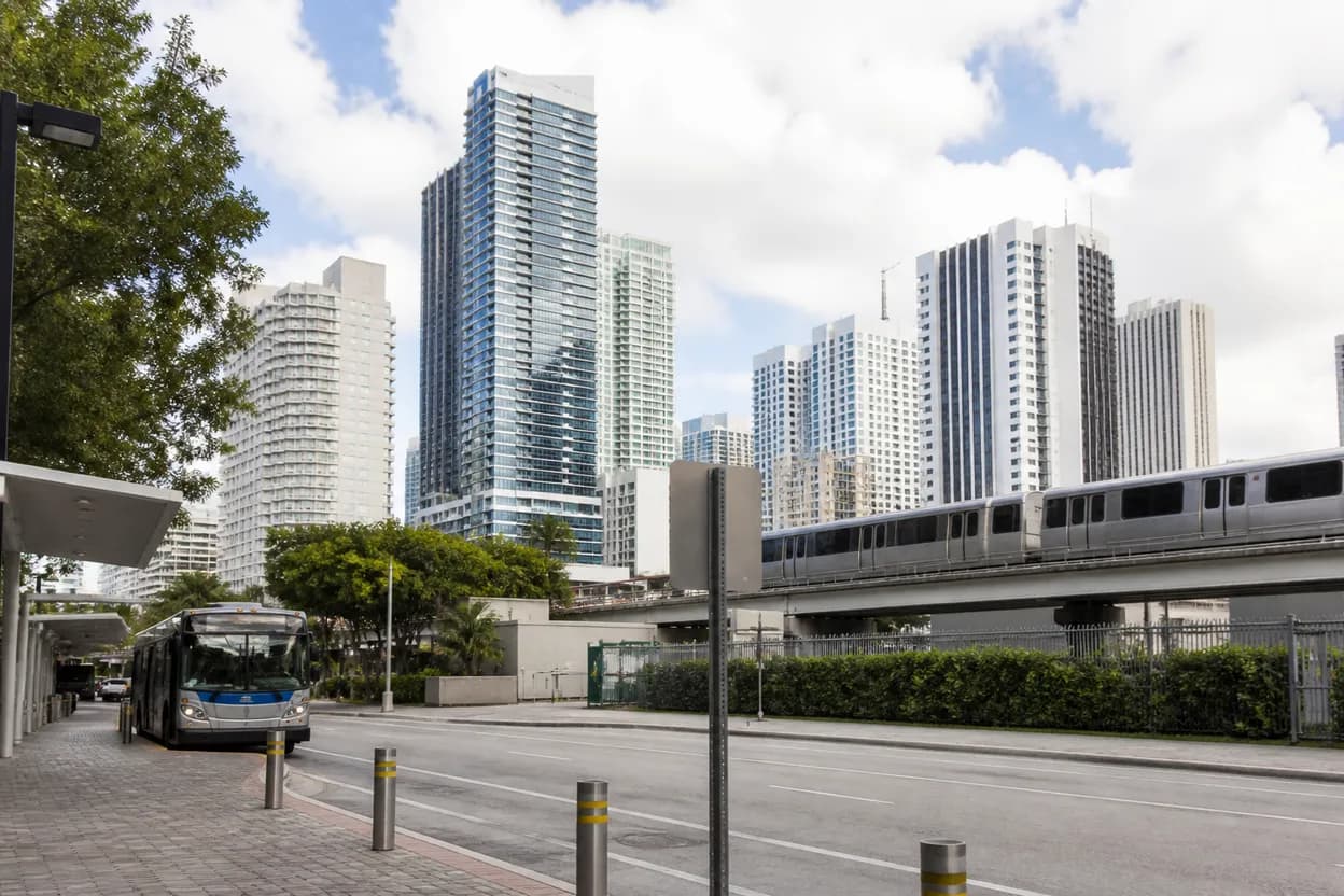 Realistic city scene for birthright citizenship: A Miami Learning and Research Route
