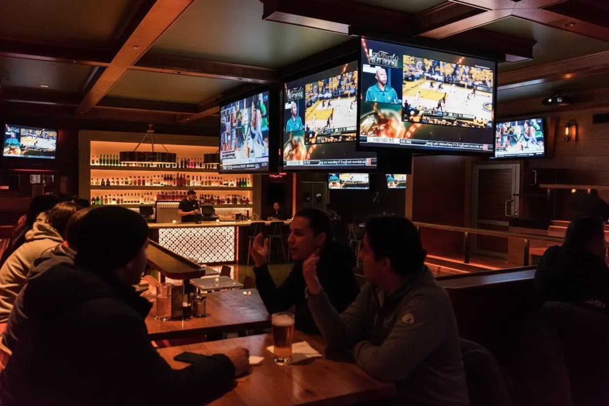 Cover scene for Where to Find Mariners vs Rangers Viewing Parties in NYC