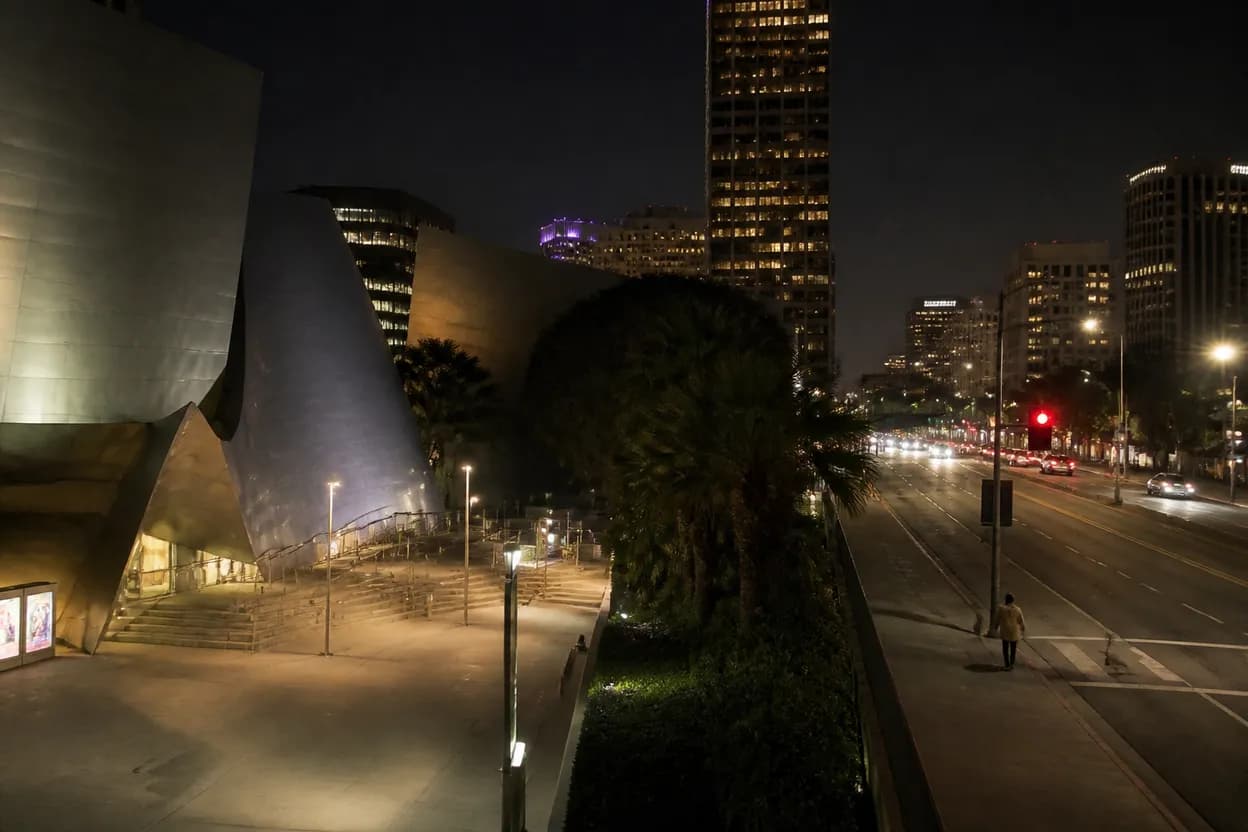 Realistic city scene for bella thorne: Where Los Angeles Groups Can Eat Without Gridlock
