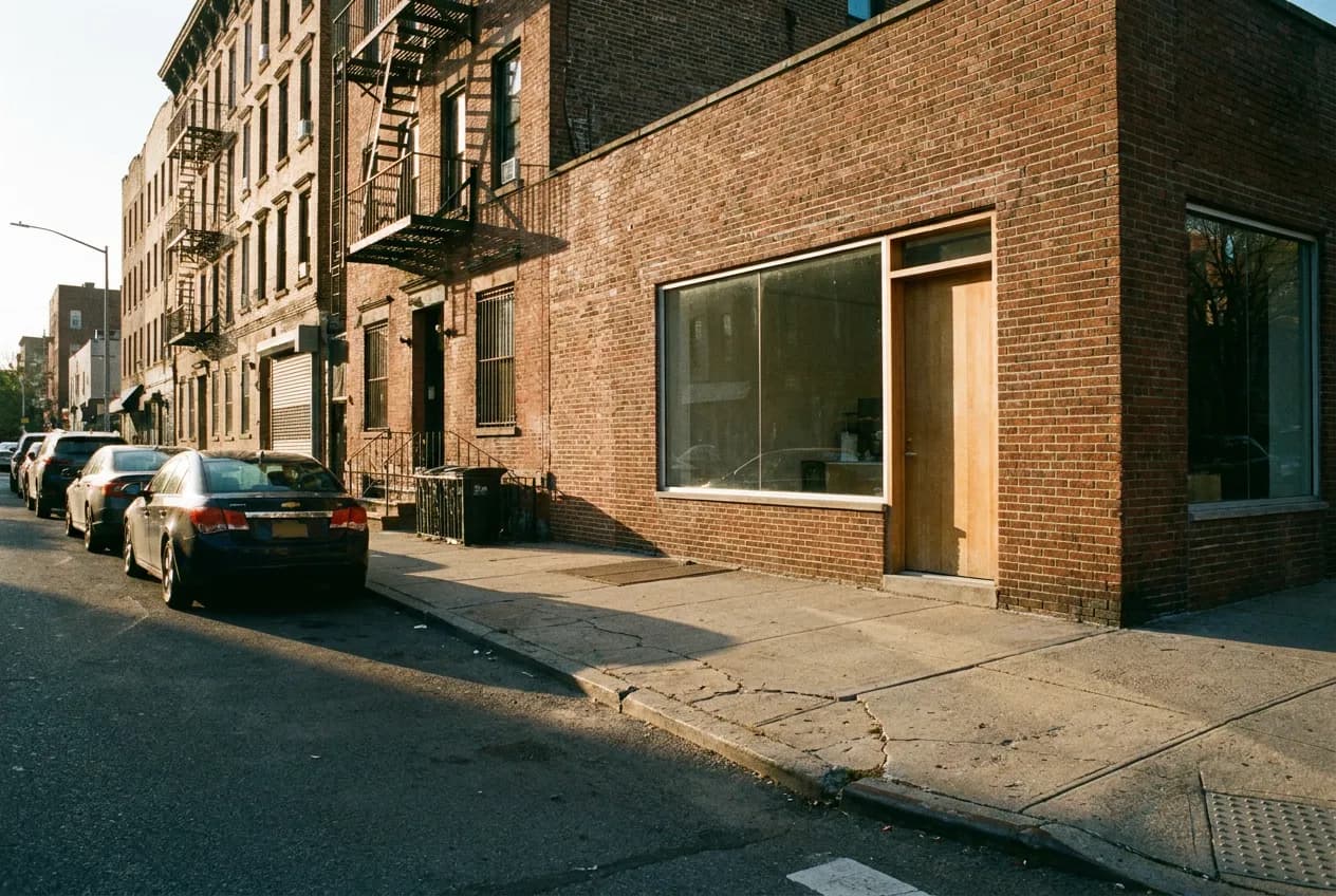 Kettl in Williamsburg, New York City — scene photograph