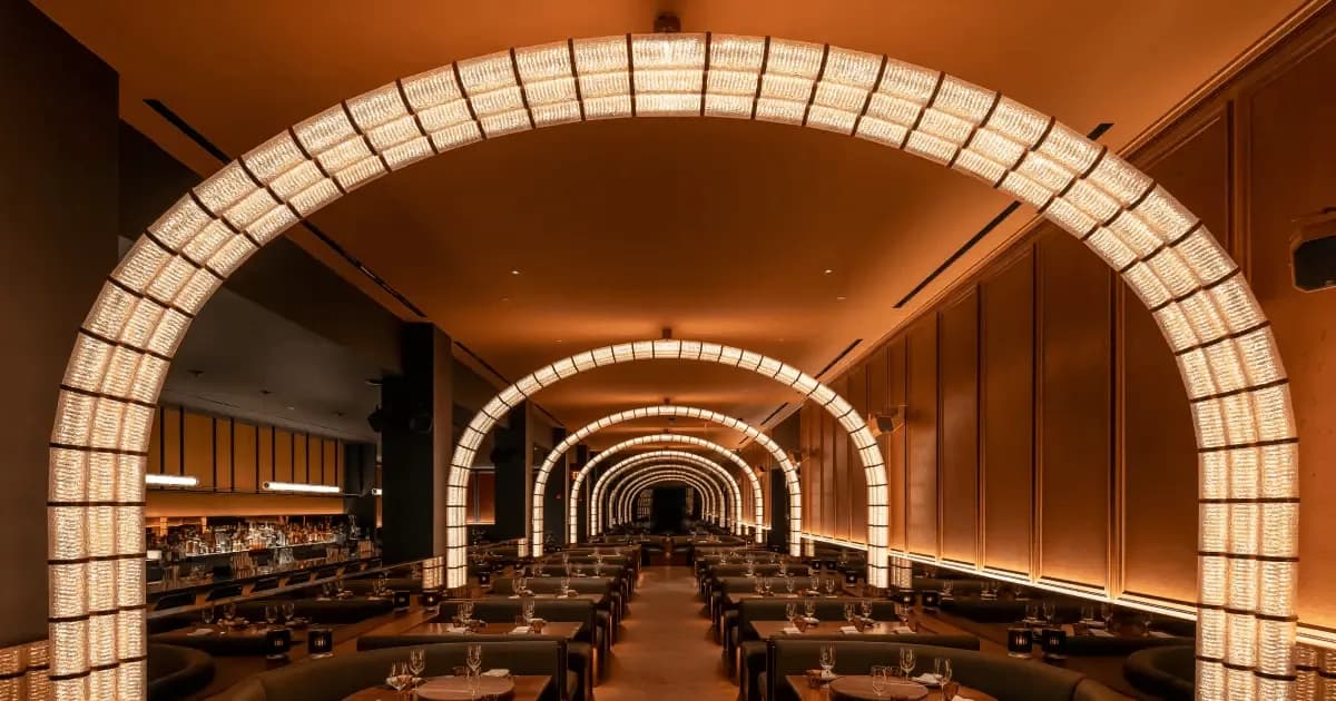 Coqodaq: Flatiron Korean fried chicken — Bib Gourmand, the arched dining room