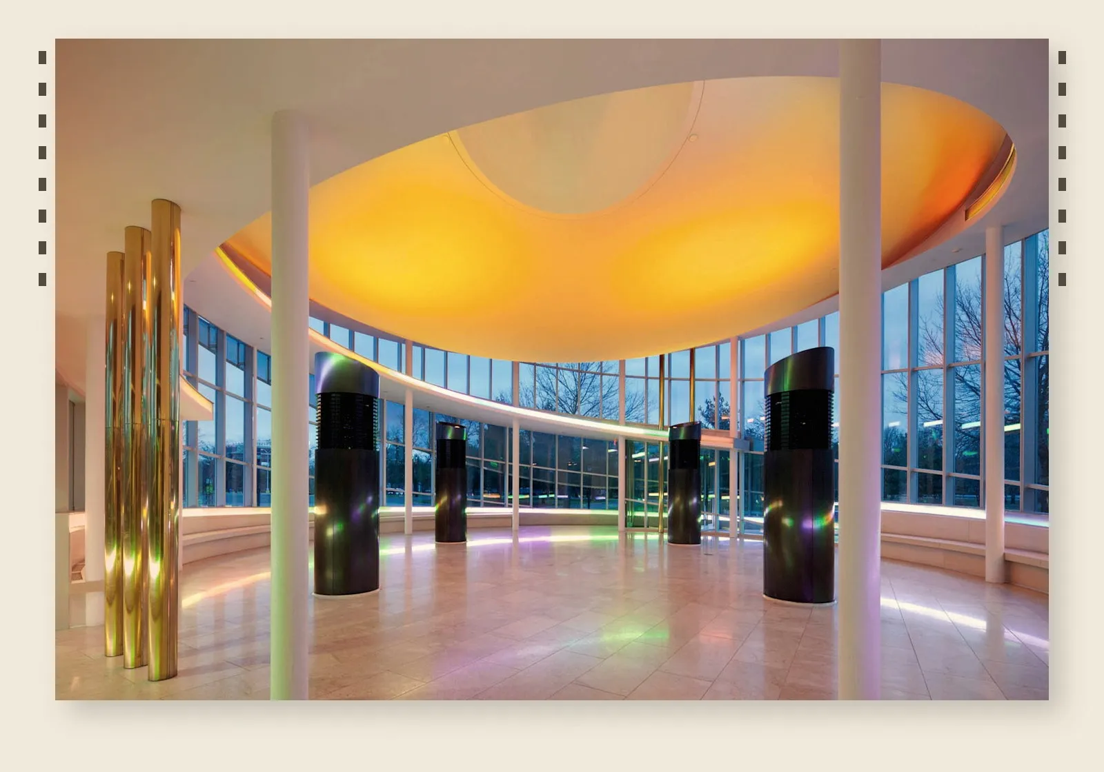 Queens rotunda lobby