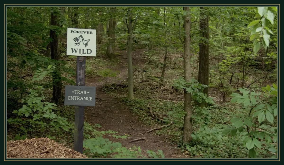 Staten Island trail entrance sign