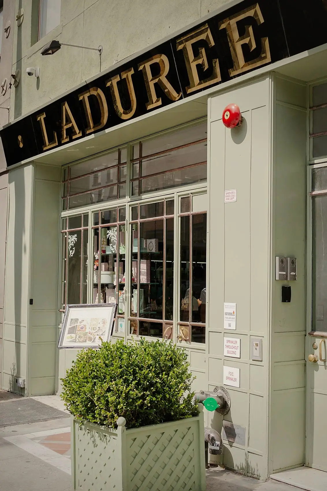 Ladurée SoHo ohhow table stand