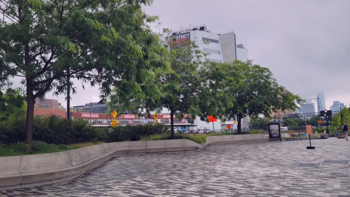 Hudson River Park esplanade walk