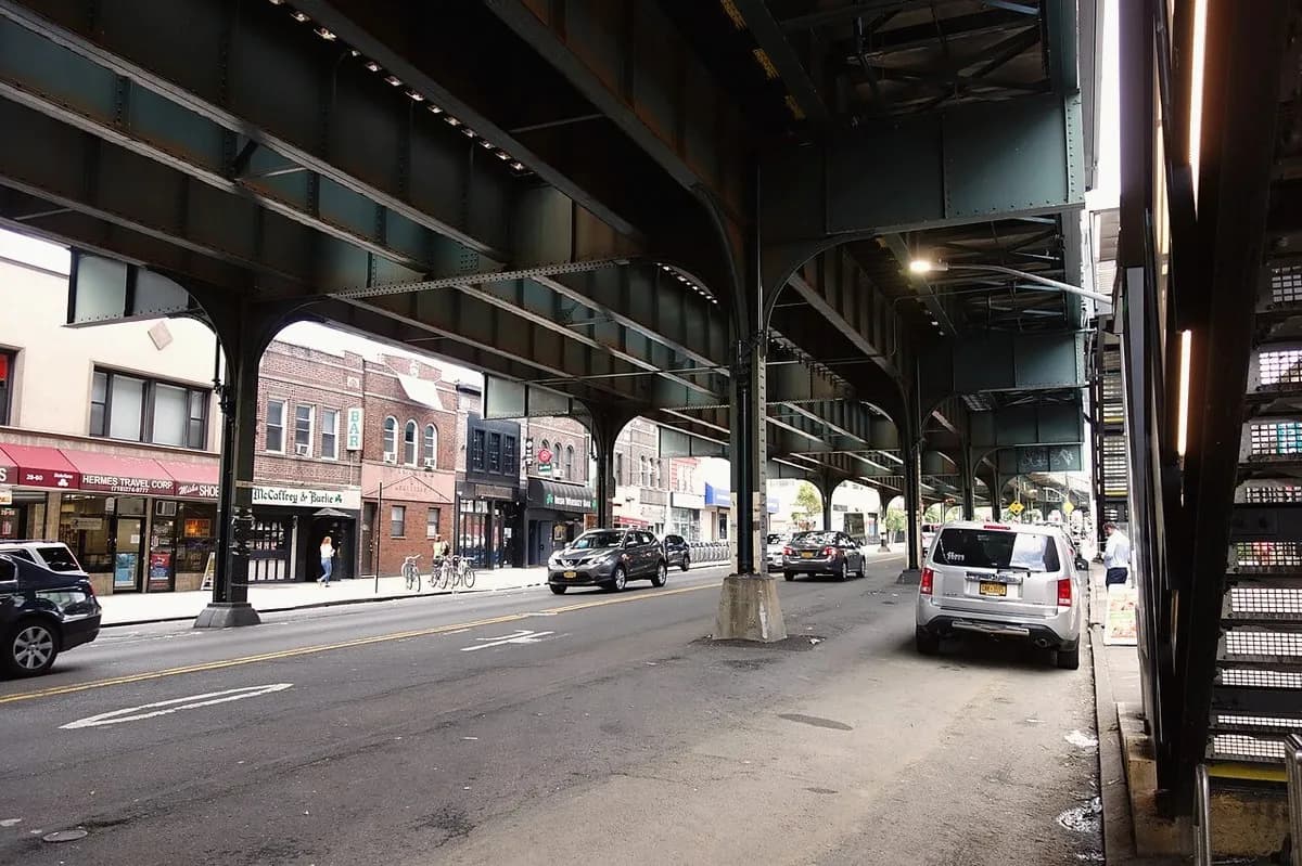 Astoria 31st street under the el