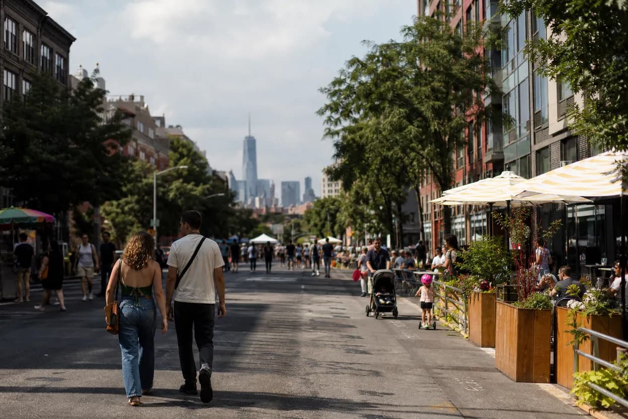 Cover scene for Berry Street Open Street: A Low-Traffic Williamsburg Walk With Brunch Exits