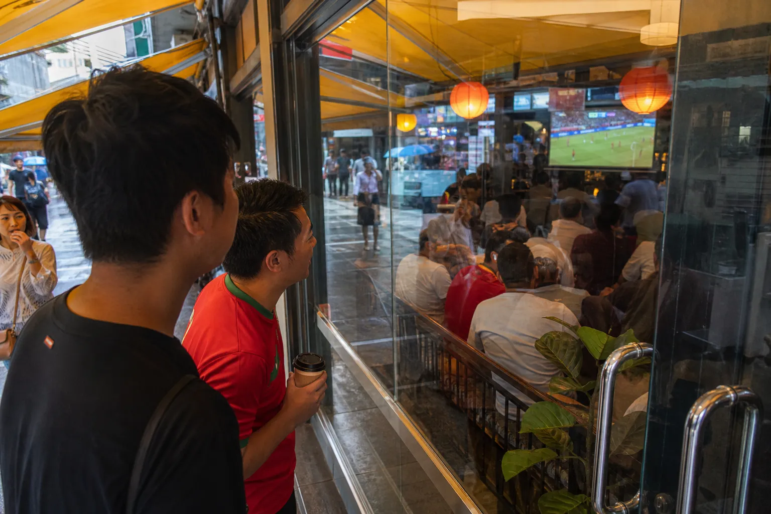 Can Flushing NYC Make World Cup 2026 Schedule Work as an Early Kickoff Breakfast Screen? - diverse bright World Cup scene 3