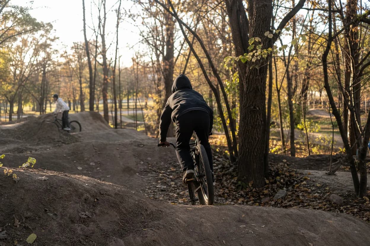 NYC experience scene for Cunningham Park Mountain Bike Trails: A Queens Dirt Ride for First-Timers