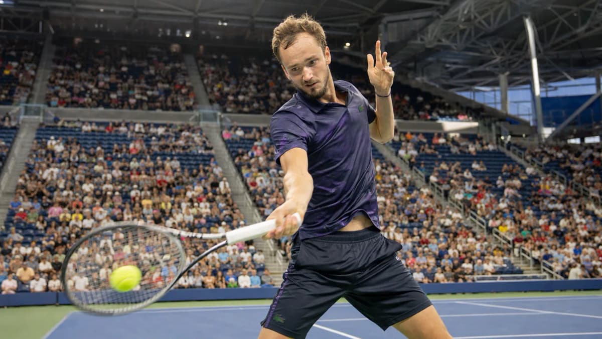 Photorealistic tennis scene illustrating Daniil Medvedev’s New York Experience Still Makes Him Dangerous.