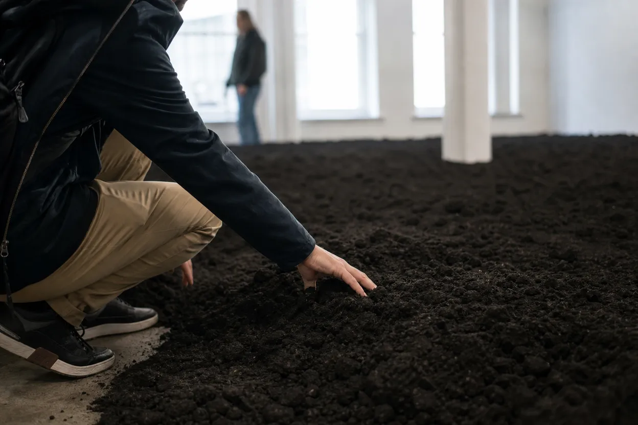 Editorial detail for Dia’s Earth Room on a Humid SoHo Afternoon: Is the Dirt Room Worth the Detour?