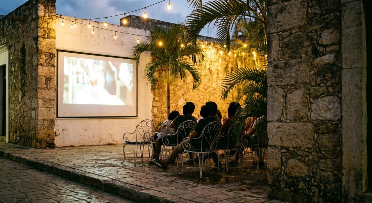 Does England vs Croatia Mark a Veteran's Last Run in Condesa's Cafes? - scene