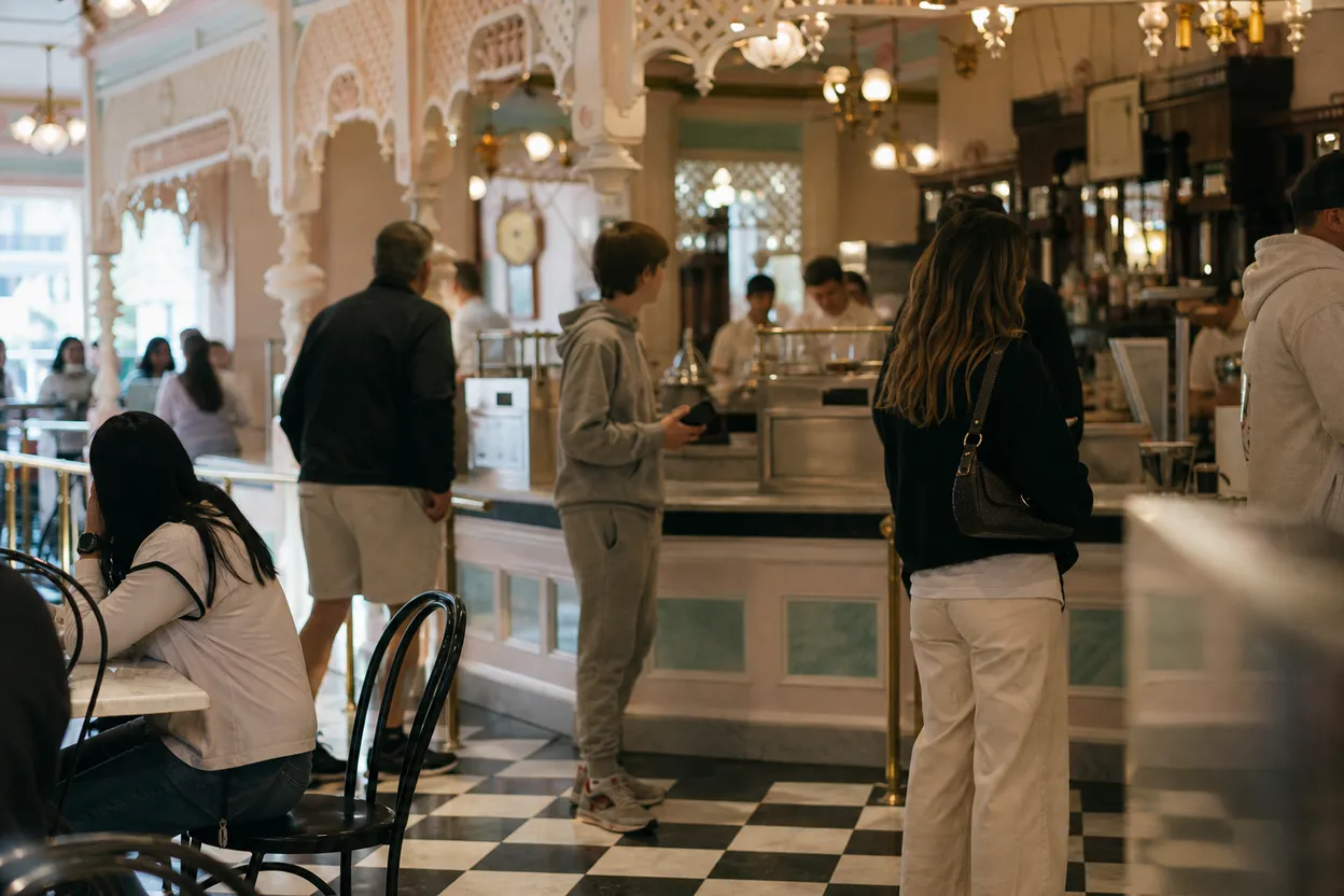 NYC experience scene for Egger's Ice Cream in Staten Island: A Ferry-Day Sundae With Seats