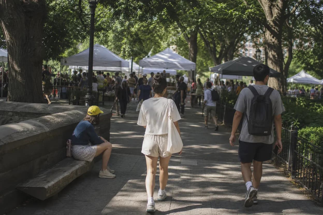 NYC experience scene for Fort Washington Greenmarket: A No-Car Picnic Run Before the Park Gets Hot