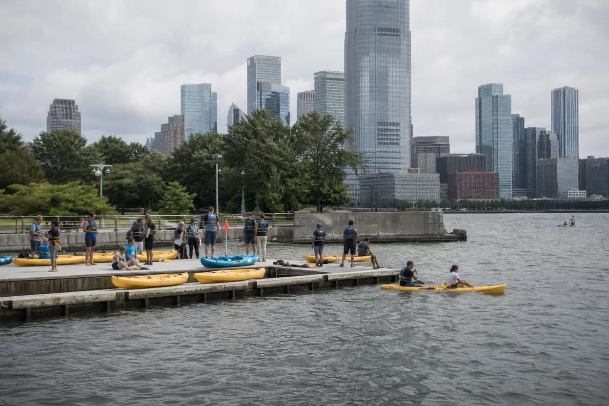 Cover scene for Free Pier 96 Kayaking: The Monday-Tuesday After-Work Window