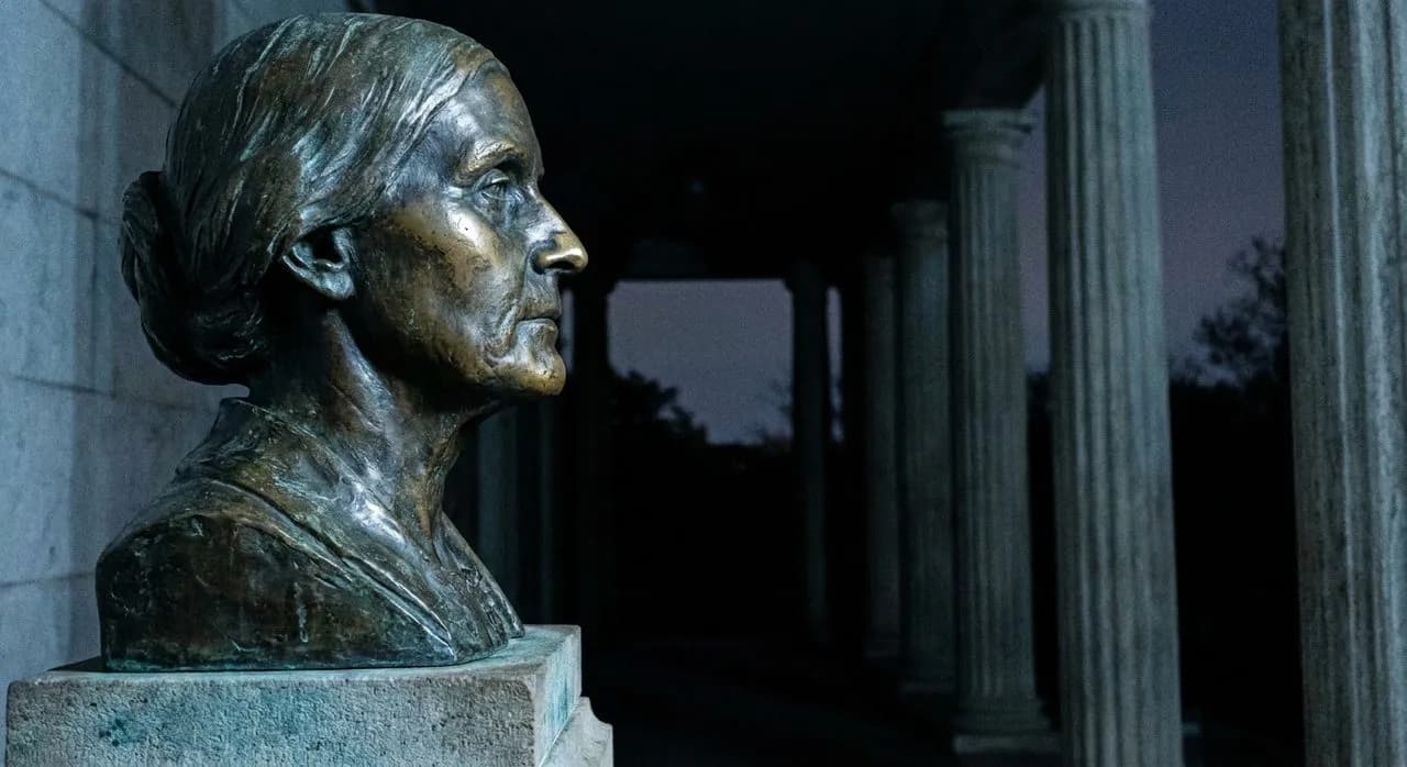 The Hall of Fame for Great Americans — a forgotten colonnade above the Bronx