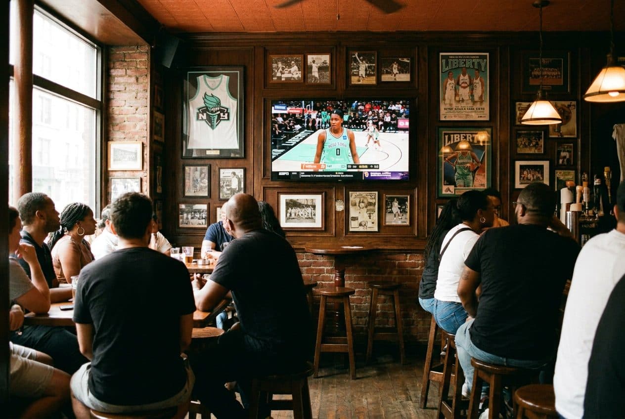 A Harlem Bar on WNBA Night When Liberty vs Aces Tips Off - cover