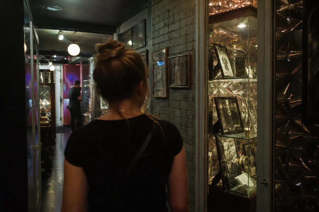 NYC experience scene for Houdini Museum in Harlem: A Magic Detour for Kids Who Need a Short Stop