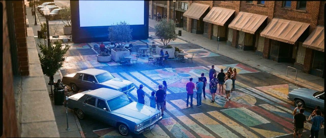 How Do Spurs vs Knicks Game 4 Fans Find Free Screens in Astoria Plazas? - scene