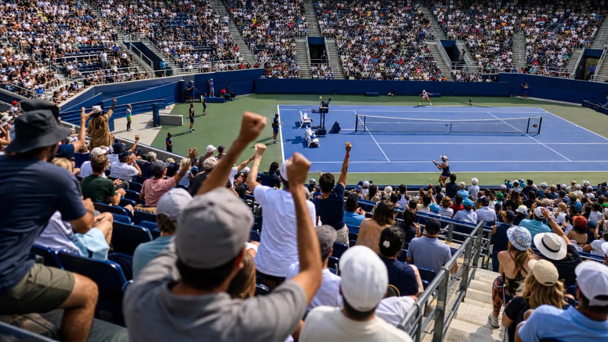 Bright US Open tennis atmosphere illustrating Jasmine Paolini’s Movement Could Disrupt Bigger US Open Hitters.