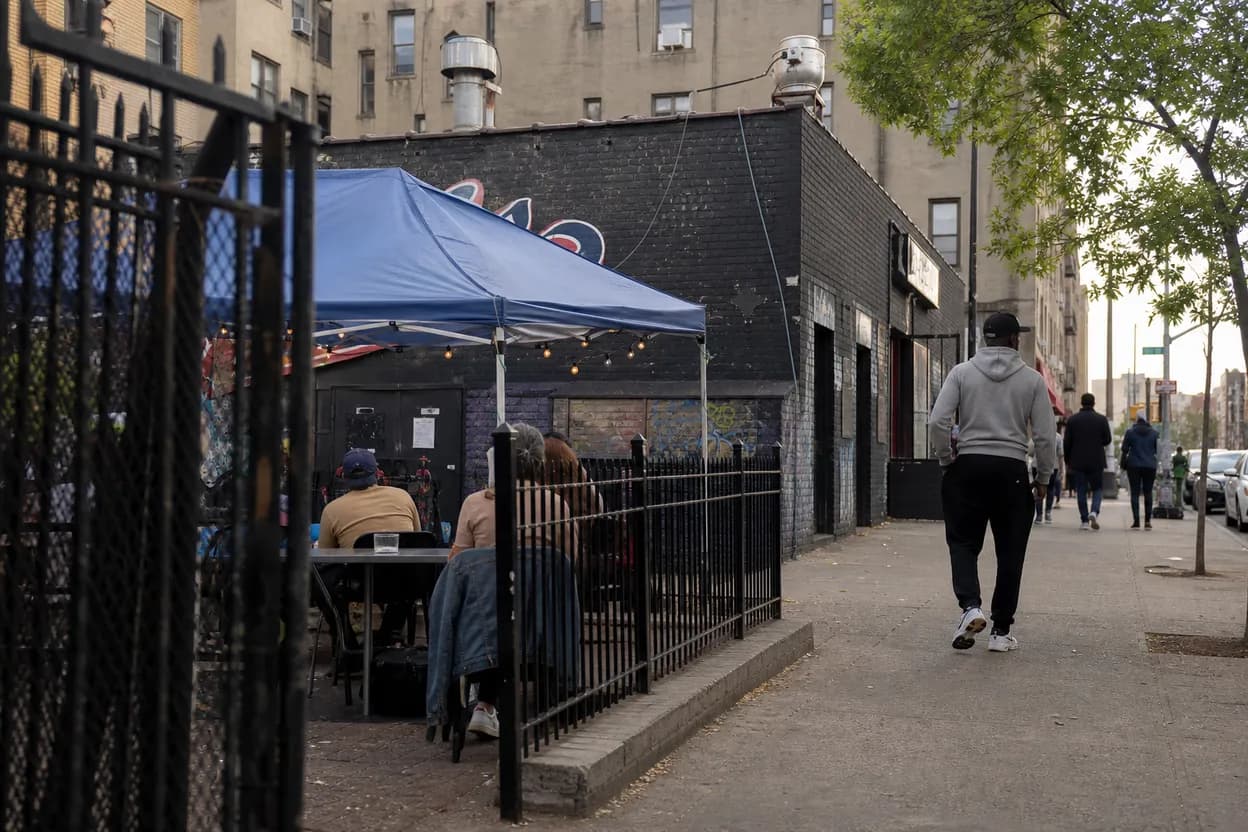 Cover scene for Yankees Road Game at Stan’s When Bronx Regulars Want the Stadium Feel