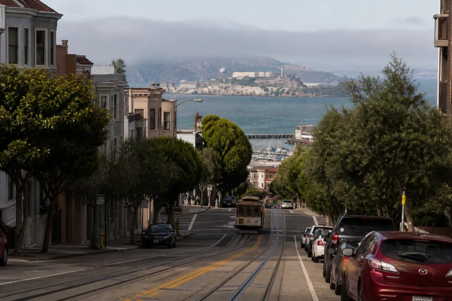 Distinct real-scene reference image for SF: jodie foster: SF weekend move with practical checks