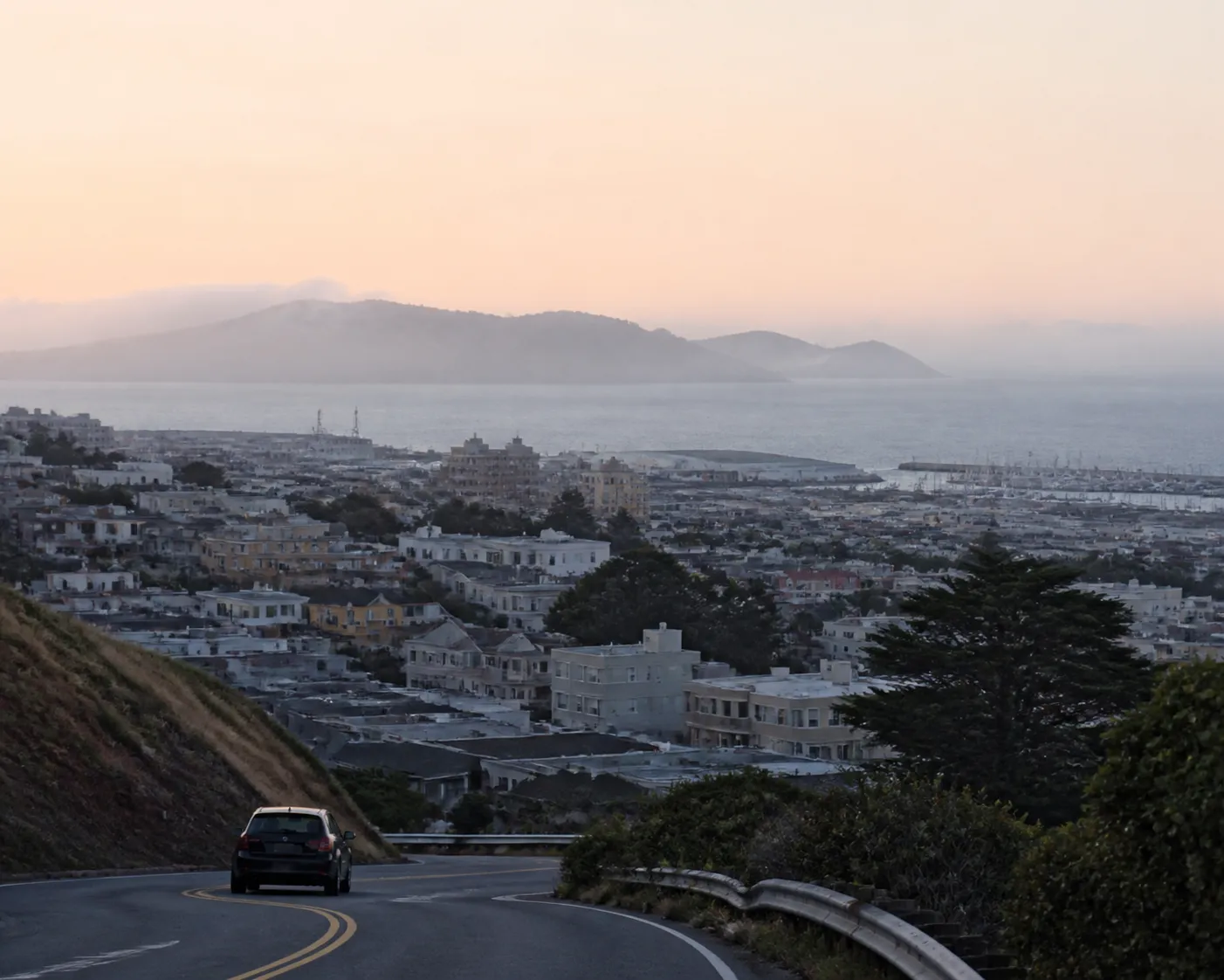 Distinct real-scene reference image for SF local plan around mariners - yankees