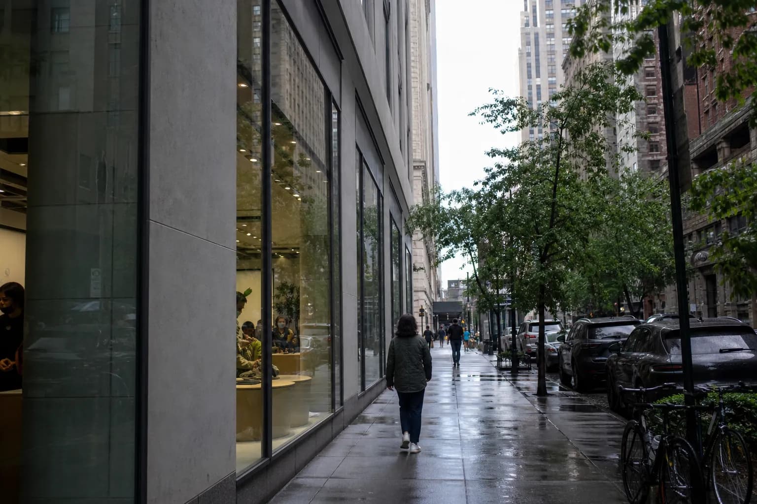 google store: NYC tech errand coffee walk route — local scene detail