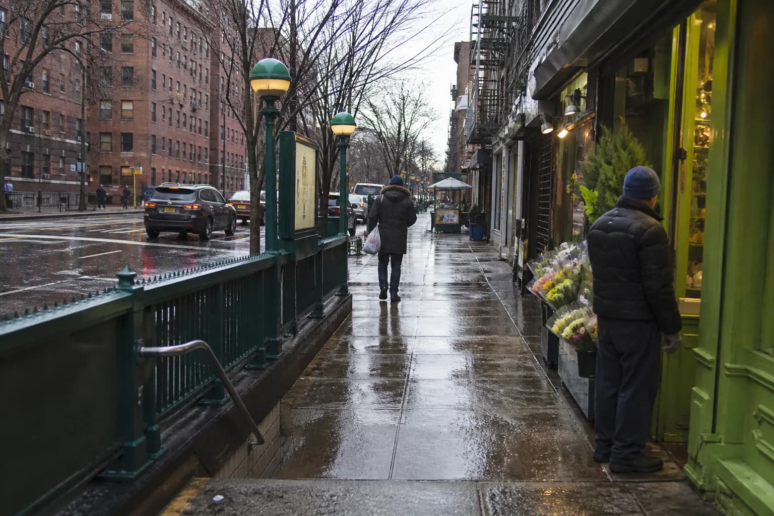 Distinct real-scene reference image for NYC: lotto: NYC weekend move with practical checks