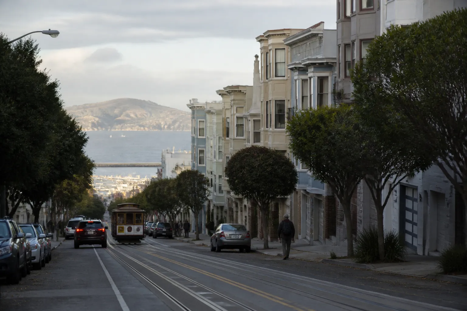 Distinct real-scene reference image for SF local plan around dodgers schedule